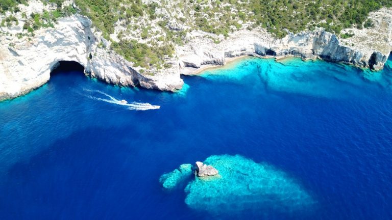 Jeskyně Papanikolis, Lefkada