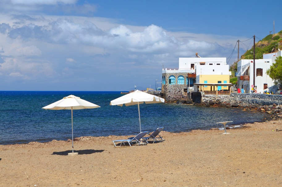 Pláž Mandráki na ostrově nisyros, Kos