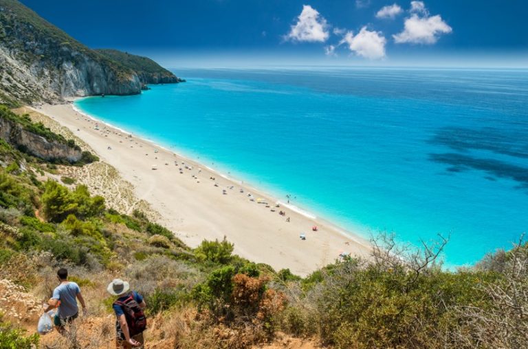 Pláž Milos na ostrově Lefkada, Řecko