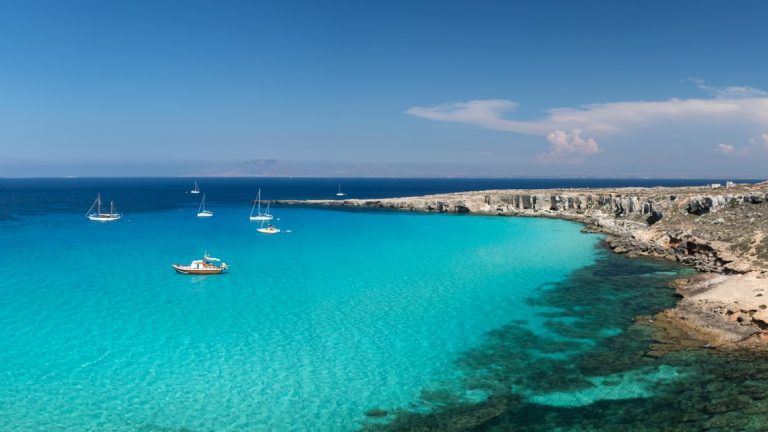 Cala Rossa, Favignana, Egadské ostrovy, Sicílie